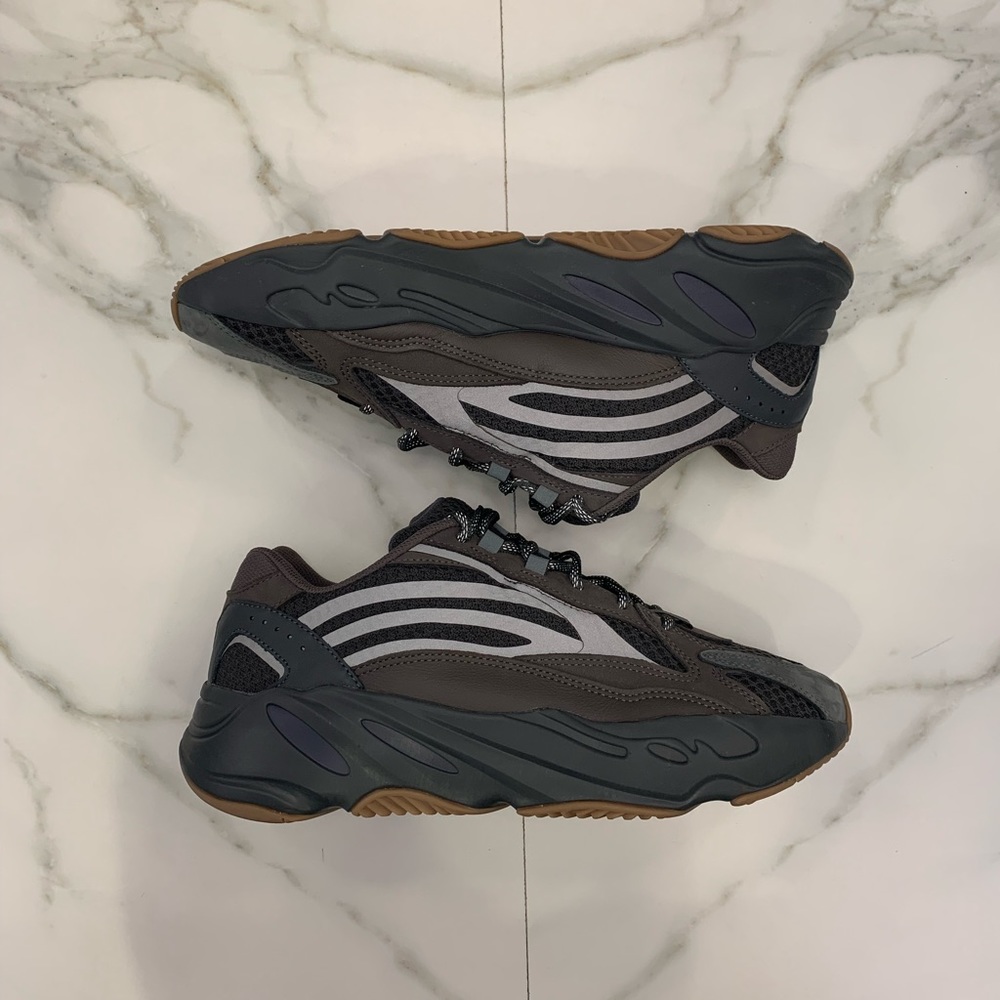 *USED Yeezy 700 v2 “Geode” Size 9.5 NO BOX